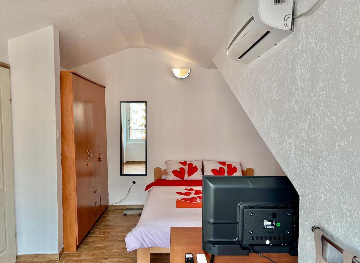 Homestay Mark - Double Bed Room - Shared Bathroom And Kitchen Budva Eksteriør bilde