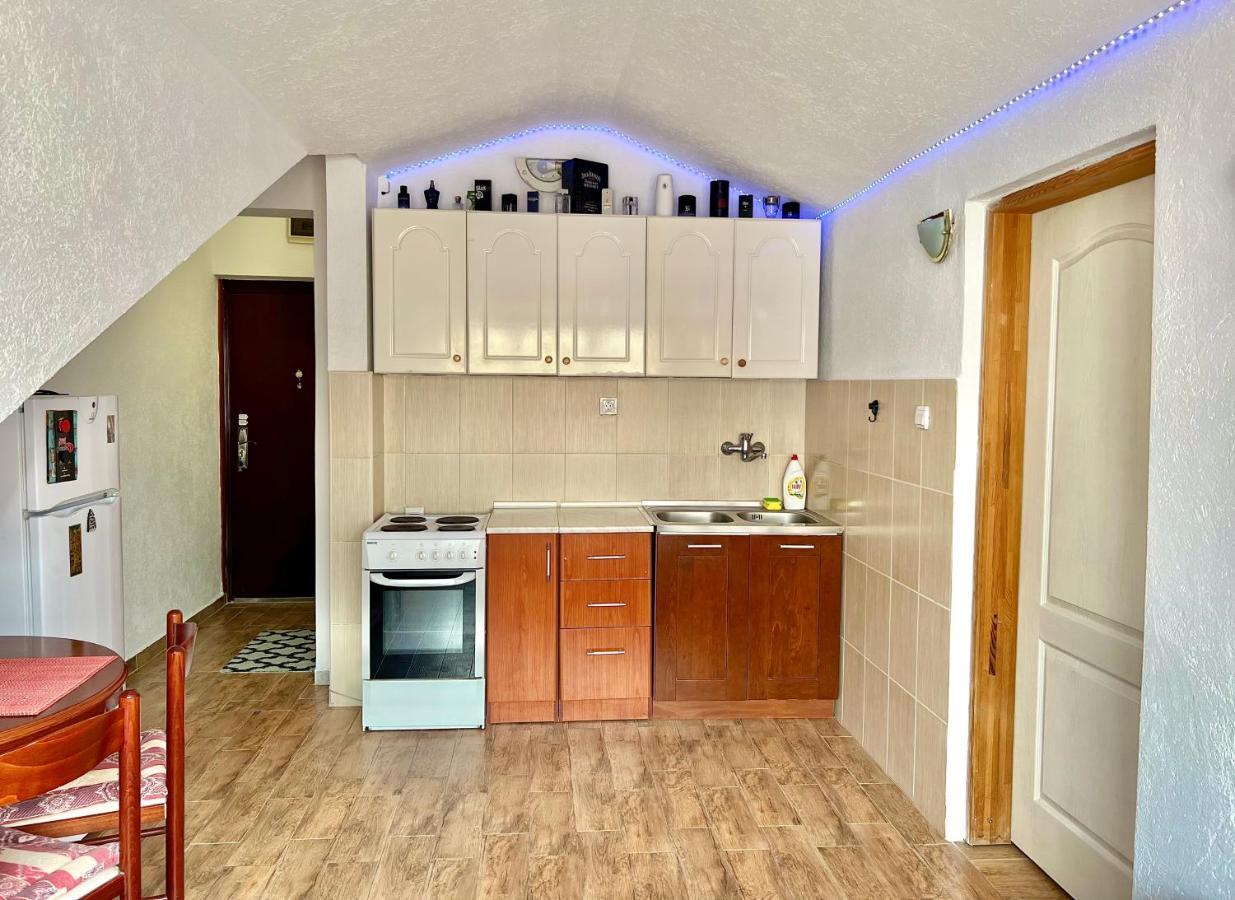 Homestay Mark - Double Bed Room - Shared Bathroom And Kitchen Budva Eksteriør bilde